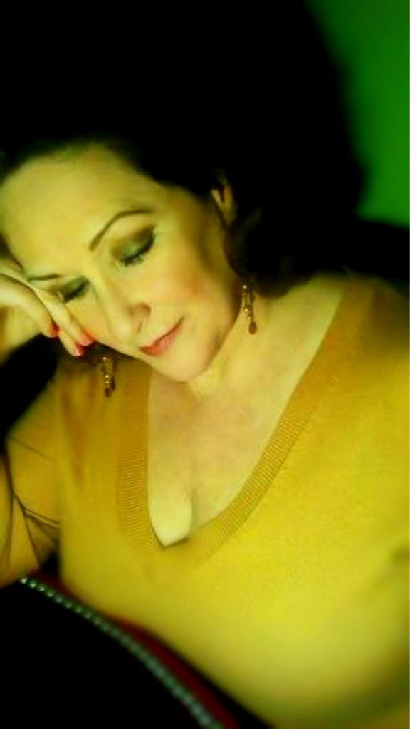 BeFunky_jb red chair paris2.jpg